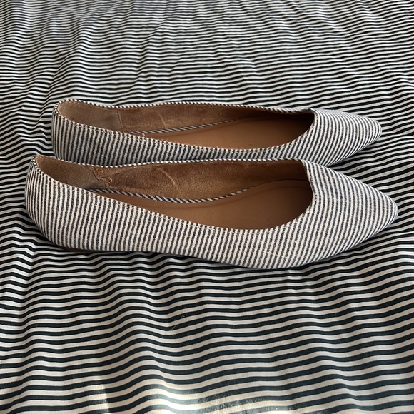 Like new Old Navy flats - Picture 4 of 4
